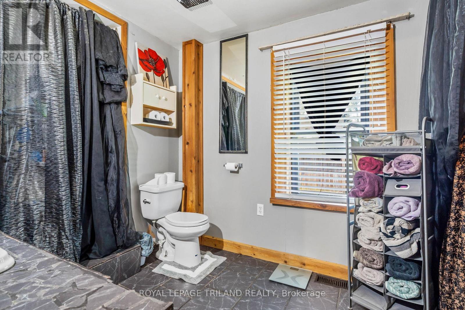 8026 Centre Street, Brooke-Alvinston, Ontario  N0N 1A0 - Photo 25 - X12347782
