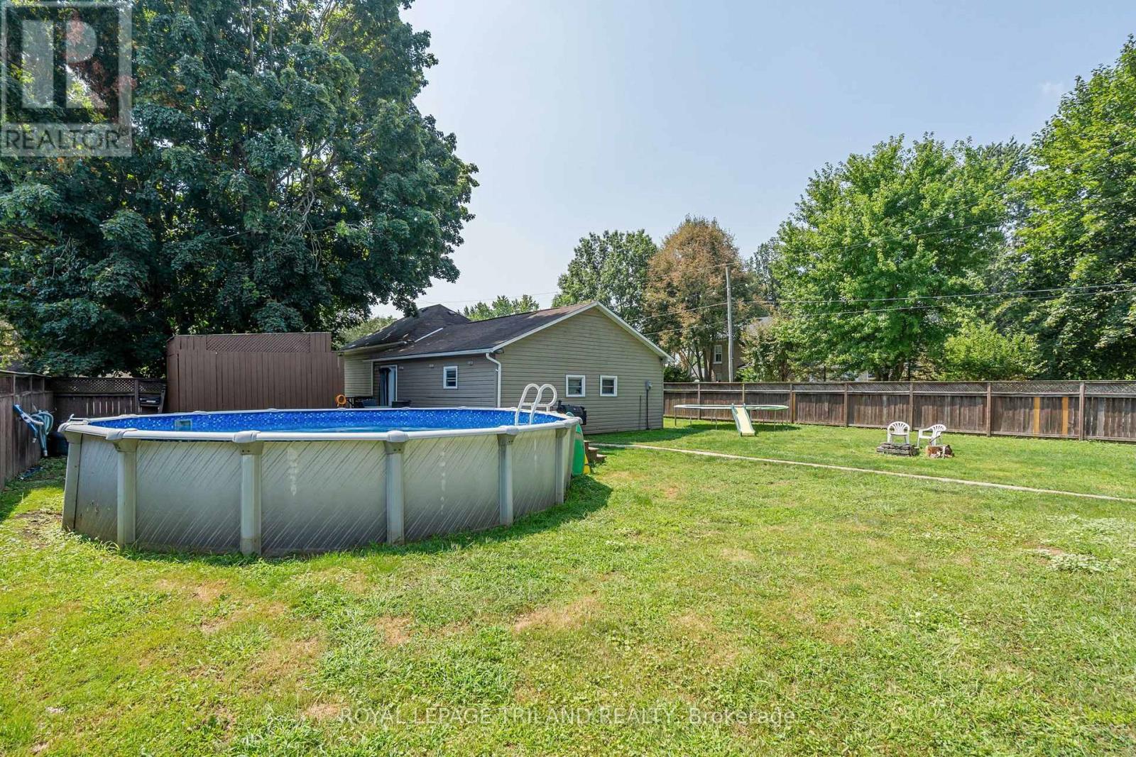 8026 Centre Street, Brooke-Alvinston, Ontario  N0N 1A0 - Photo 33 - X12347782