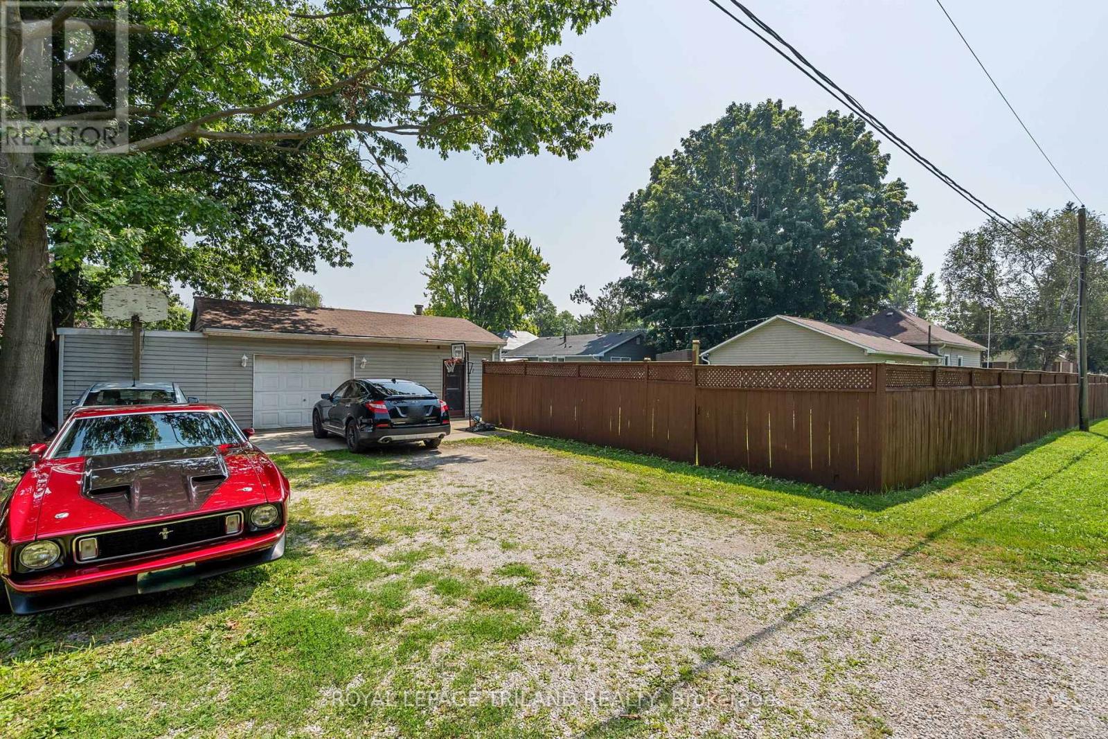 8026 Centre Street, Brooke-Alvinston, Ontario  N0N 1A0 - Photo 35 - X12347782