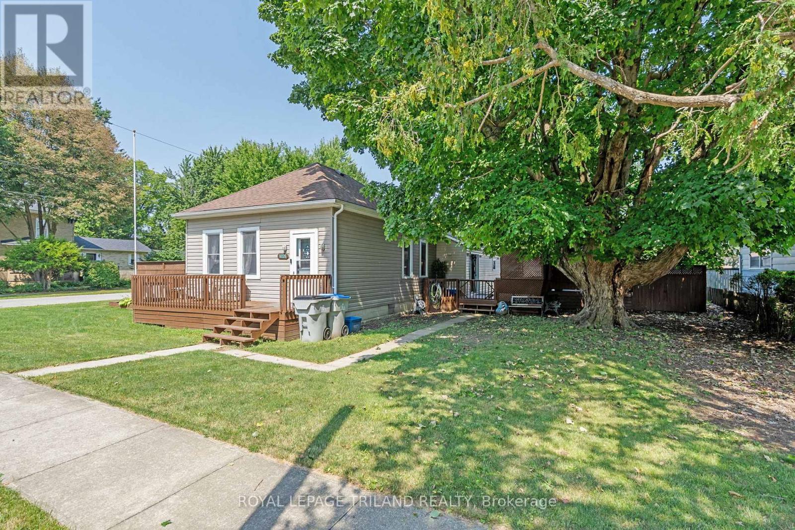 8026 Centre Street, Brooke-Alvinston, Ontario  N0N 1A0 - Photo 4 - X12347782