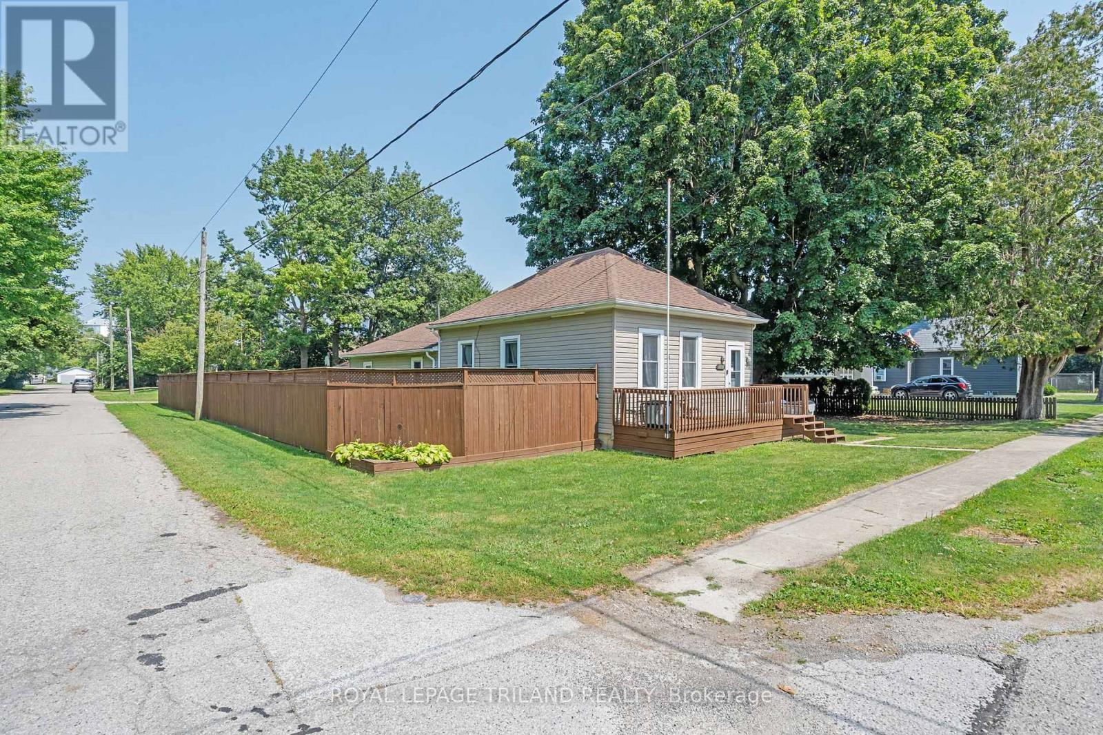 8026 Centre Street, Brooke-Alvinston, Ontario  N0N 1A0 - Photo 6 - X12347782