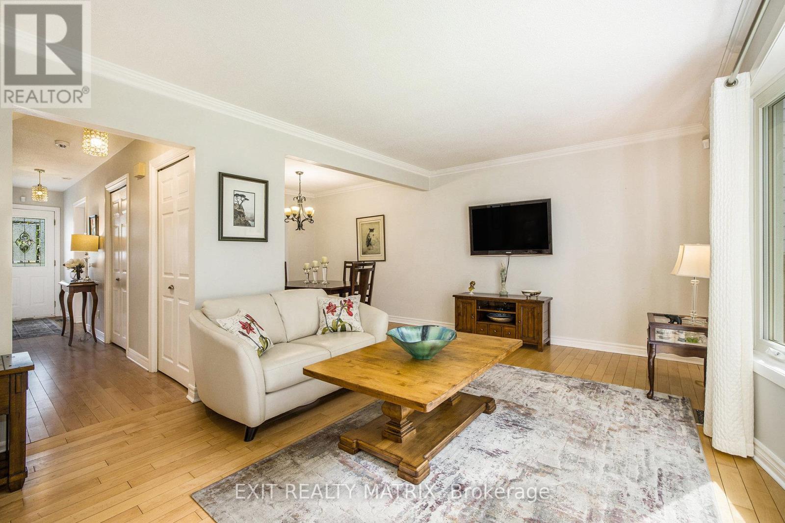30 Glen Park Drive, Ottawa, Ontario  K1B 3Z2 - Photo 12 - X12347742