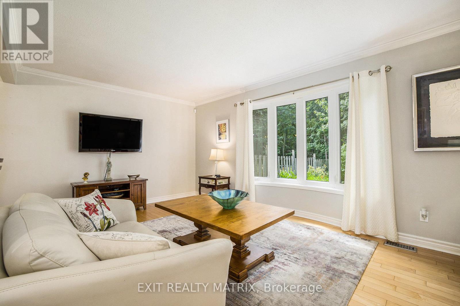 30 Glen Park Drive, Ottawa, Ontario  K1B 3Z2 - Photo 14 - X12347742