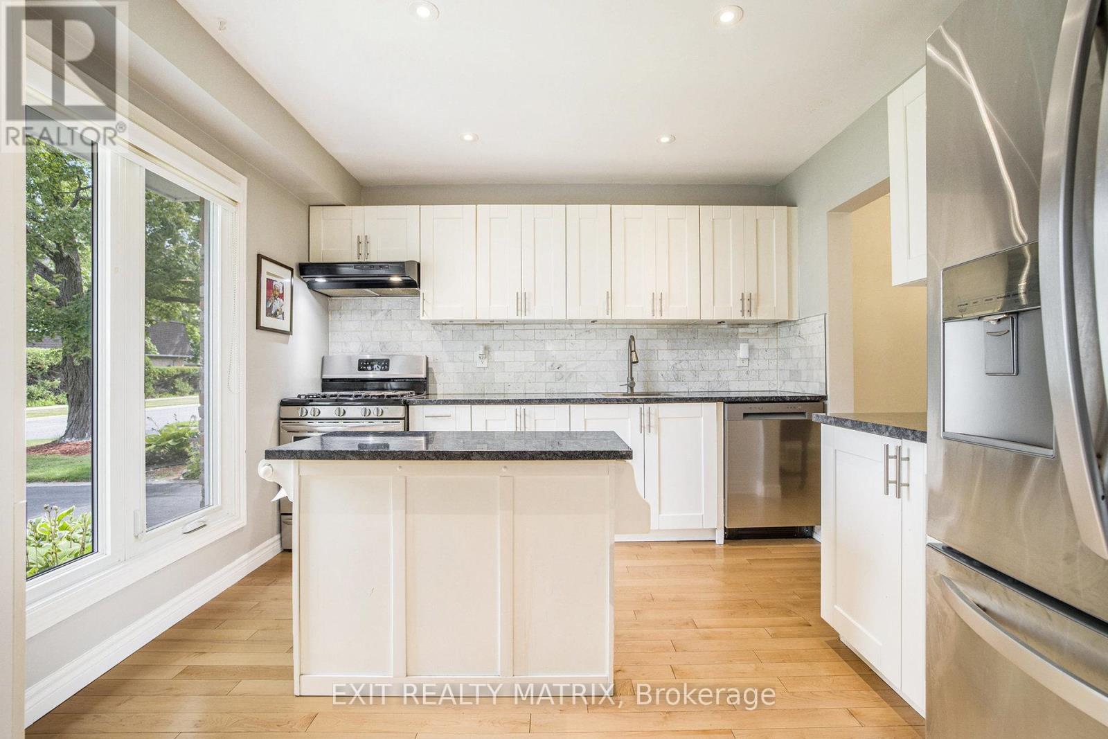 30 Glen Park Drive, Ottawa, Ontario  K1B 3Z2 - Photo 18 - X12347742
