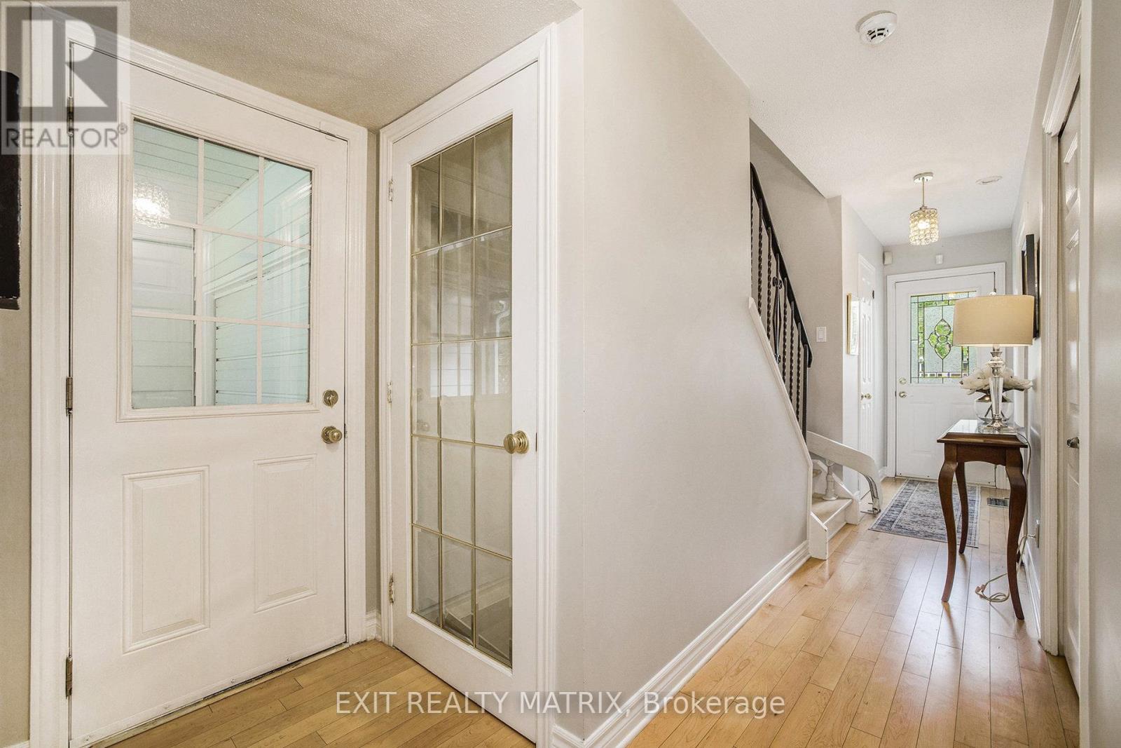 30 Glen Park Drive, Ottawa, Ontario  K1B 3Z2 - Photo 6 - X12347742