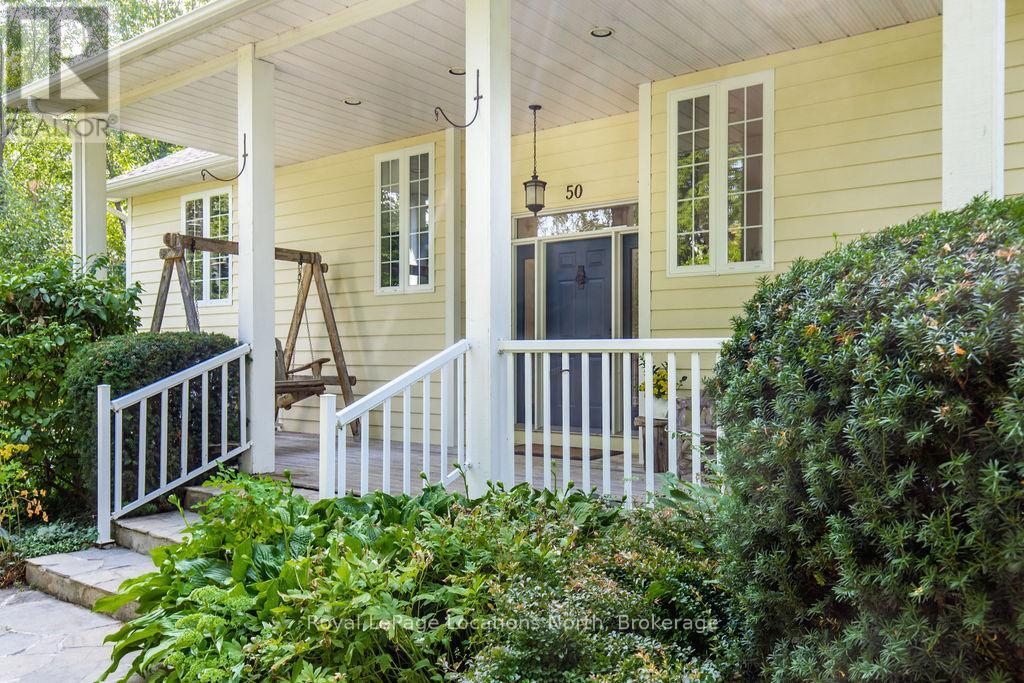50 Blackburn Avenue, Clearview, Ontario  L0M 1P0 - Photo 2 - S12346450