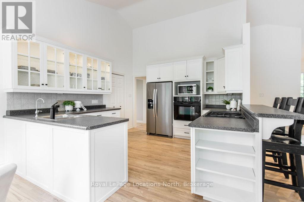 50 Blackburn Avenue, Clearview, Ontario  L0M 1P0 - Photo 7 - S12346450