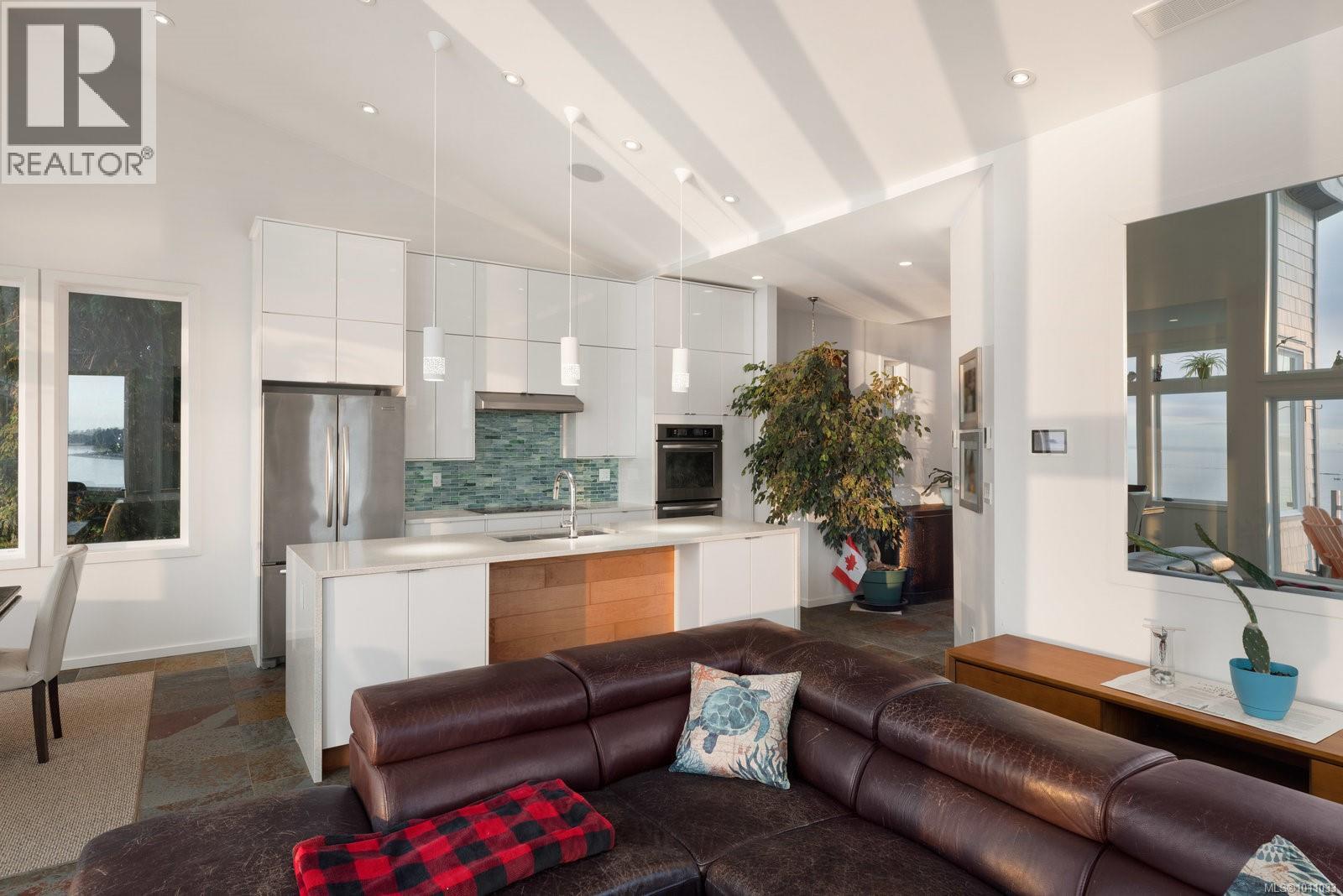 5009 Cordova Bay Rd, Saanich, British Columbia  V8Y 2K1 - Photo 12 - 1011033