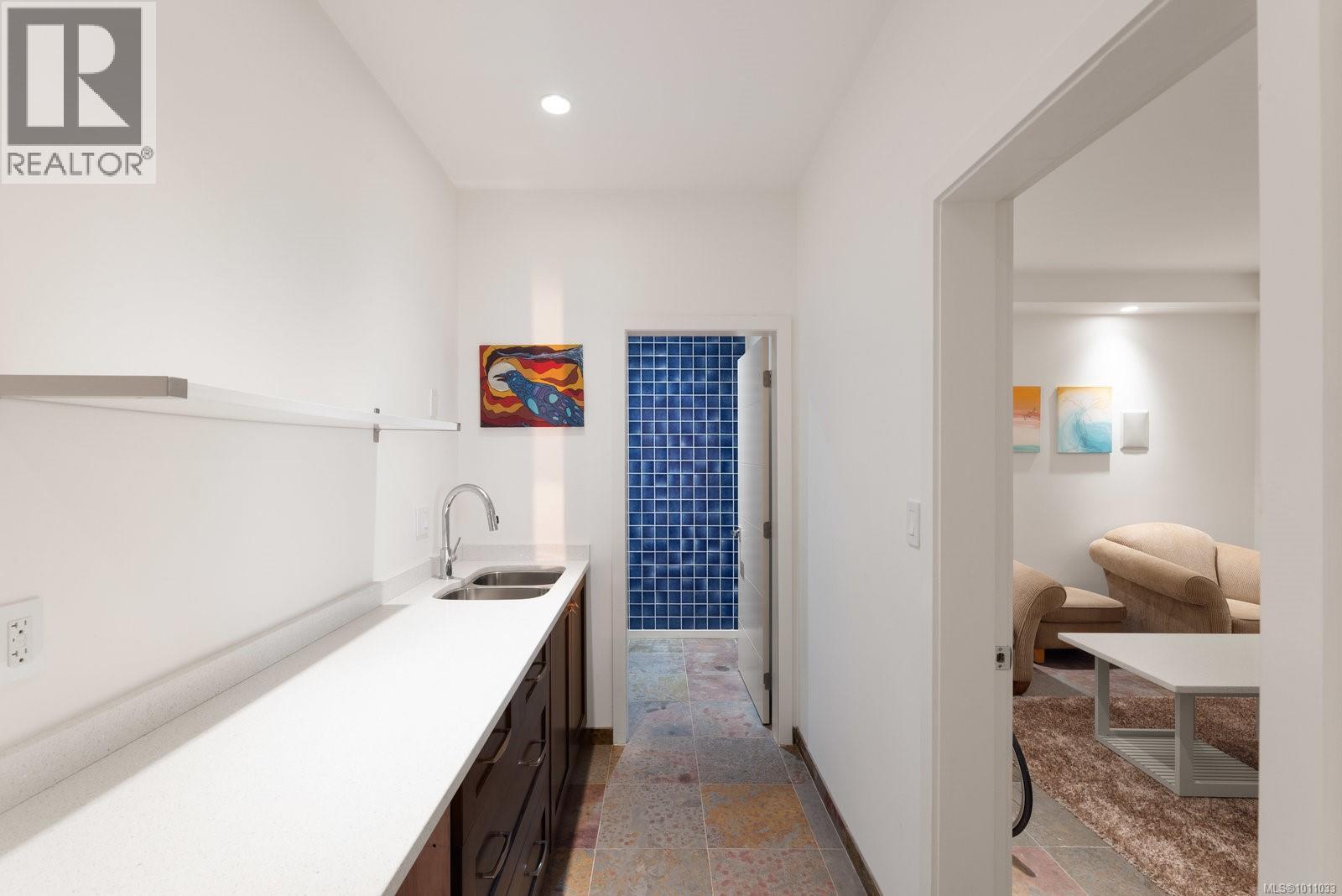 5009 Cordova Bay Rd, Saanich, British Columbia  V8Y 2K1 - Photo 27 - 1011033