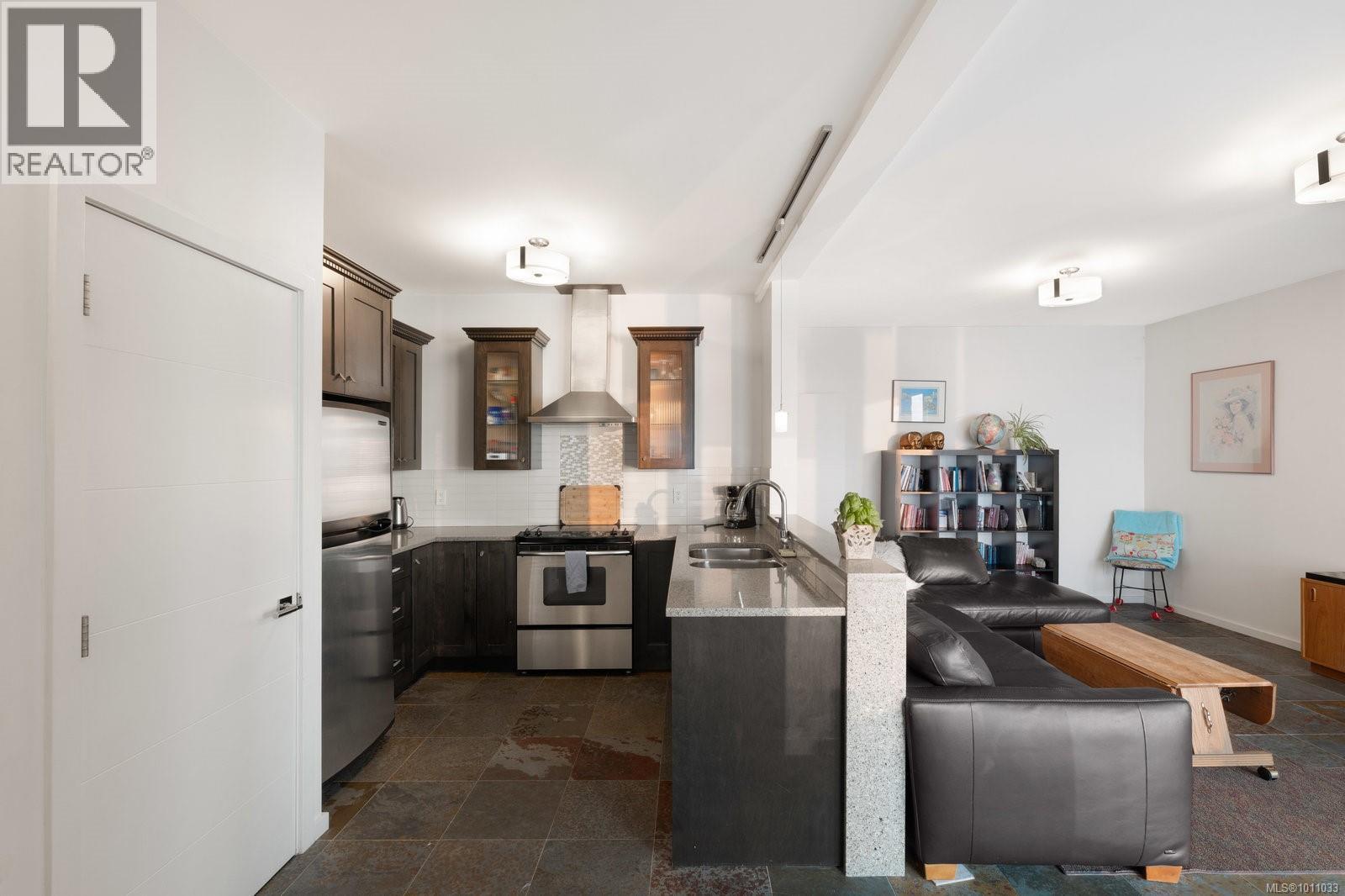 5009 Cordova Bay Rd, Saanich, British Columbia  V8Y 2K1 - Photo 31 - 1011033