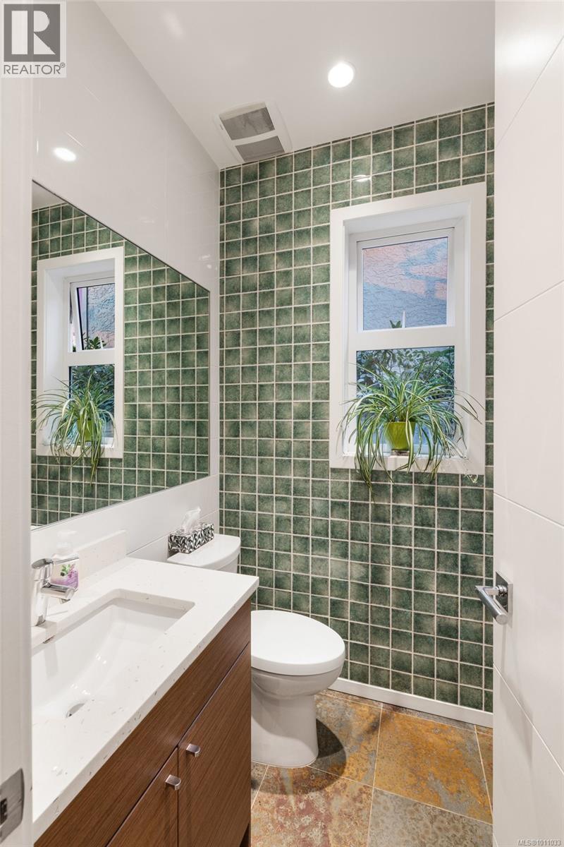 5009 Cordova Bay Rd, Saanich, British Columbia  V8Y 2K1 - Photo 17 - 1011033