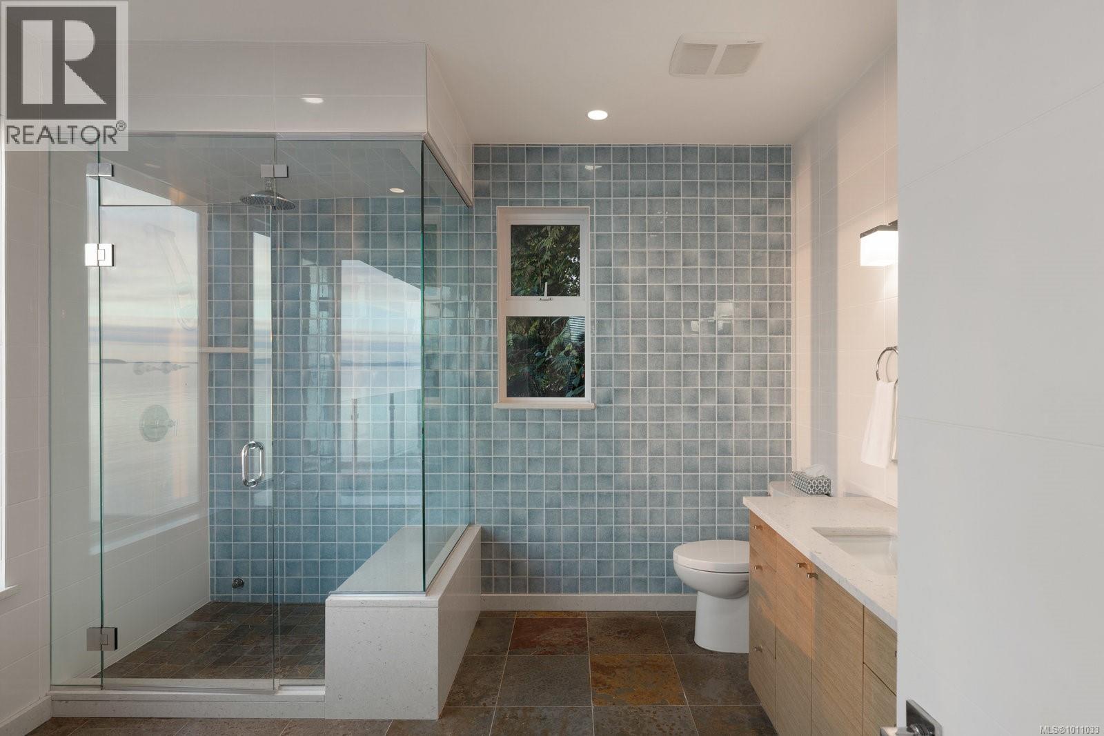 5009 Cordova Bay Rd, Saanich, British Columbia  V8Y 2K1 - Photo 19 - 1011033