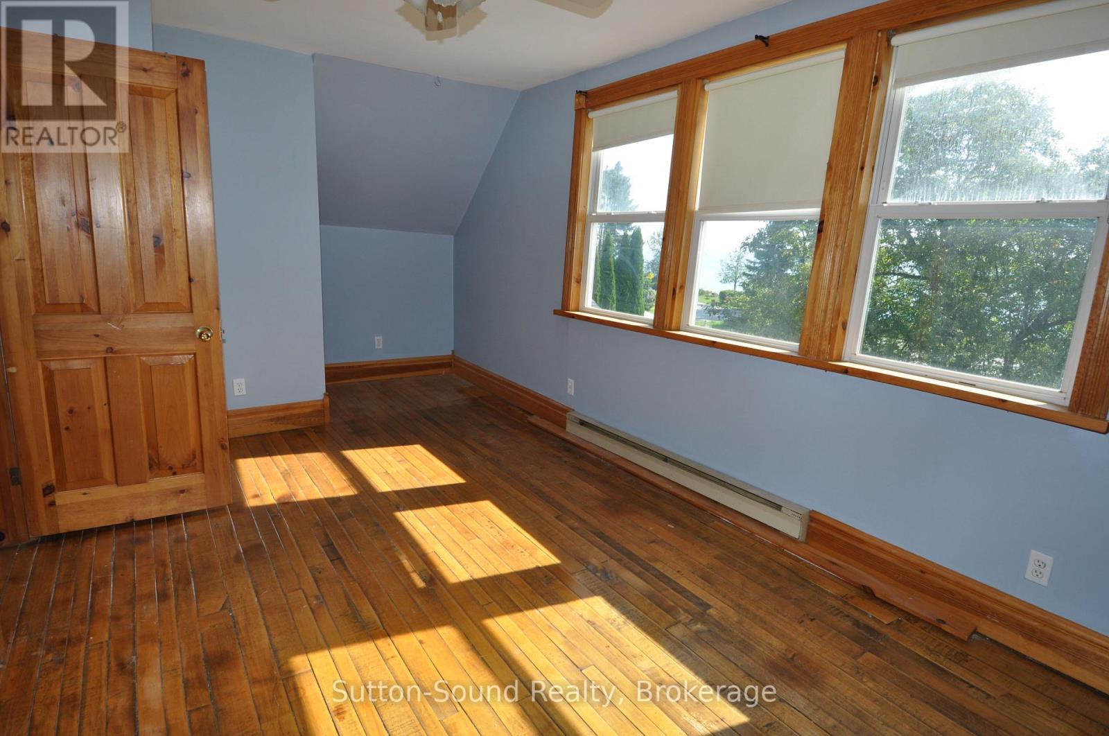 166 Old Beach Drive, Georgian Bluffs, Ontario  N4K 5N4 - Photo 17 - X12347726