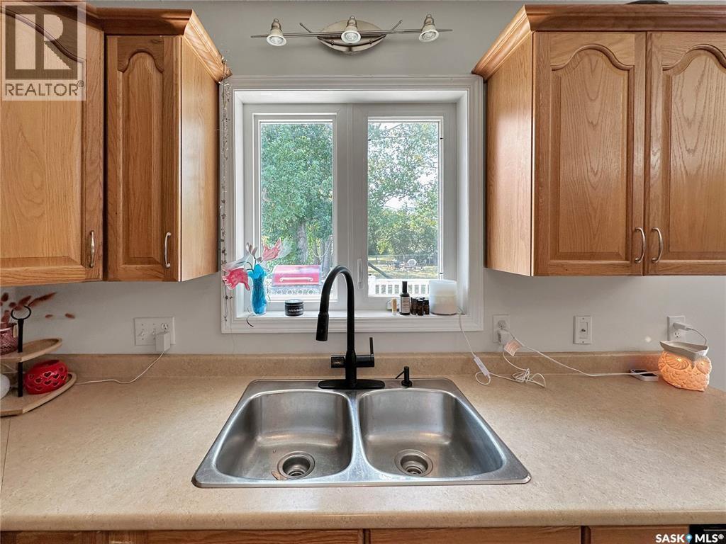 219 4th Avenue, Whitewood, Saskatchewan  S0G 5C0 - Photo 14 - SK015710