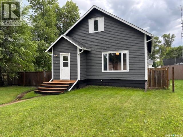 305 2nd Avenue E, Canora, Saskatchewan  S0A 0L0 - Photo 2 - SK015691