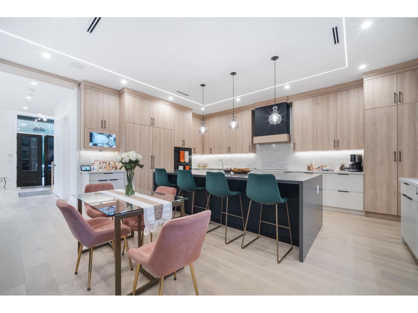 Property at 14022 20A AVENUE image 2