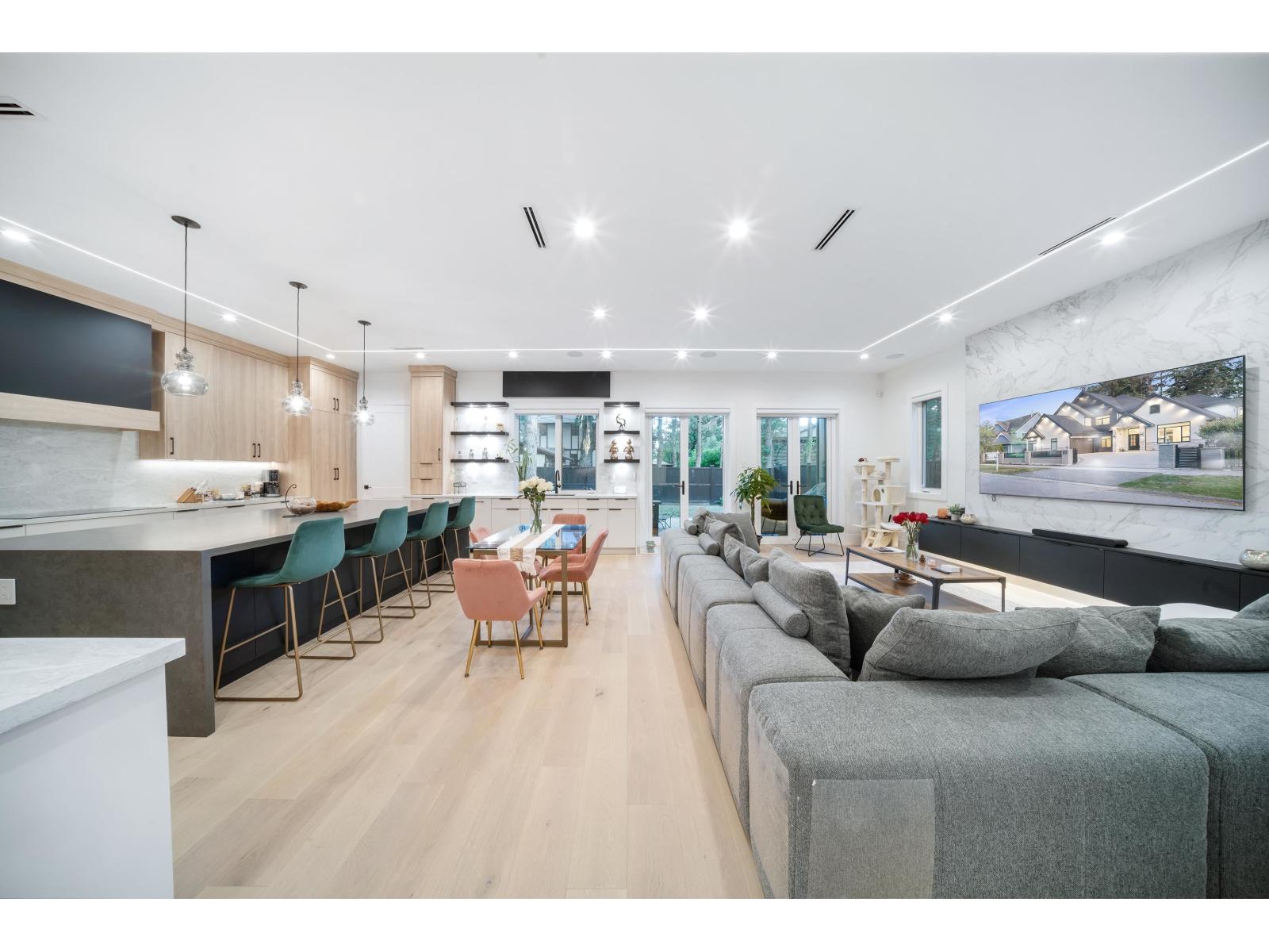 Property at 14022 20A AVENUE image 3