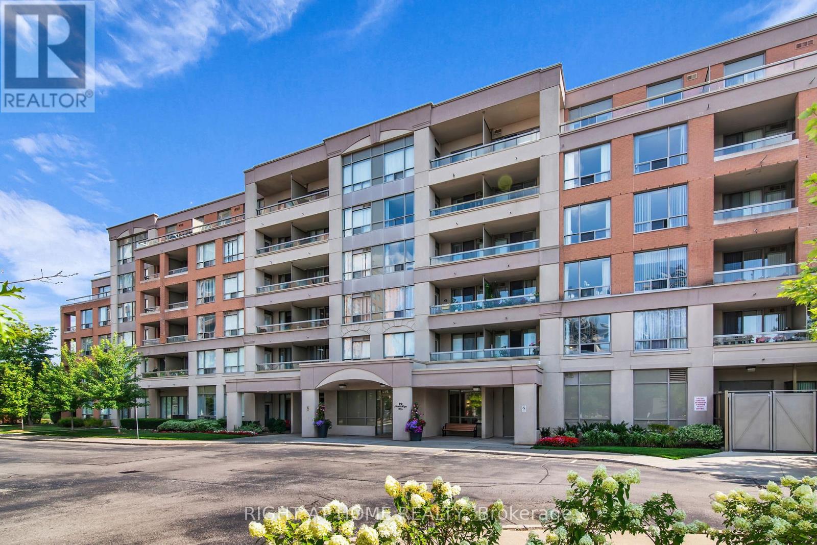 404 - 19 Northern Heights Drive, Richmond Hill, Ontario  L4B 4M4 - Photo 19 - N12347711