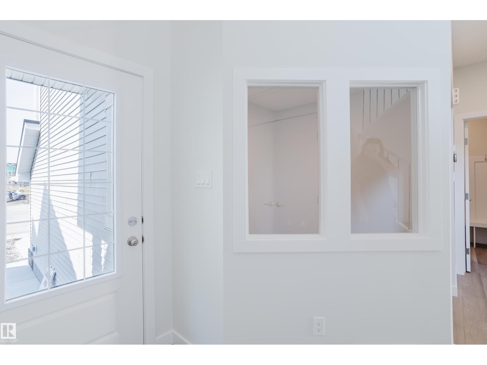 19007 20 Av Nw Nw, Edmonton, Alberta  T6M 3E8 - Photo 3 - E4453257