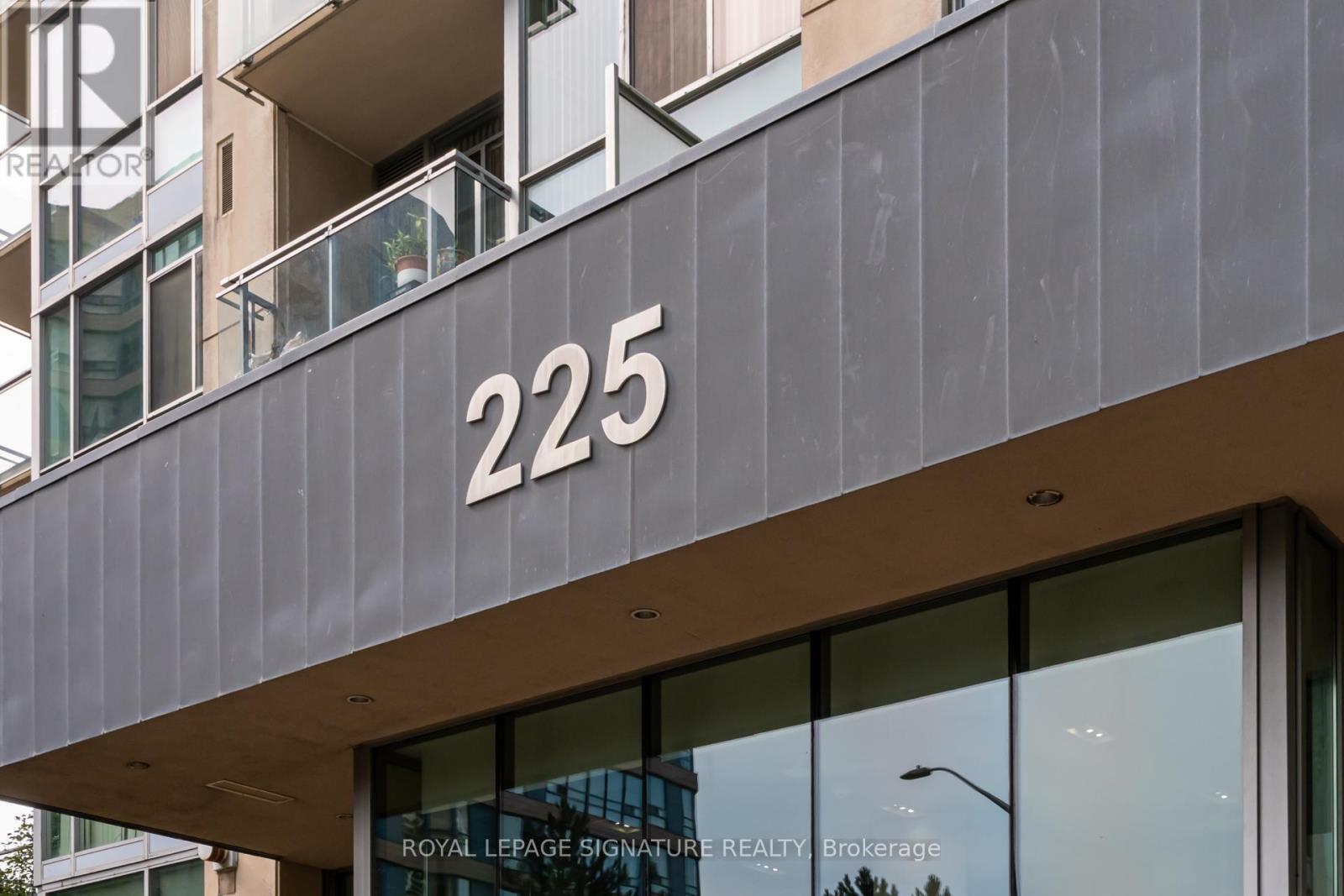 1808 - 225 Webb Drive, Mississauga (City Centre), Ontario  L5B 4P2 - Photo 2 - W12347707