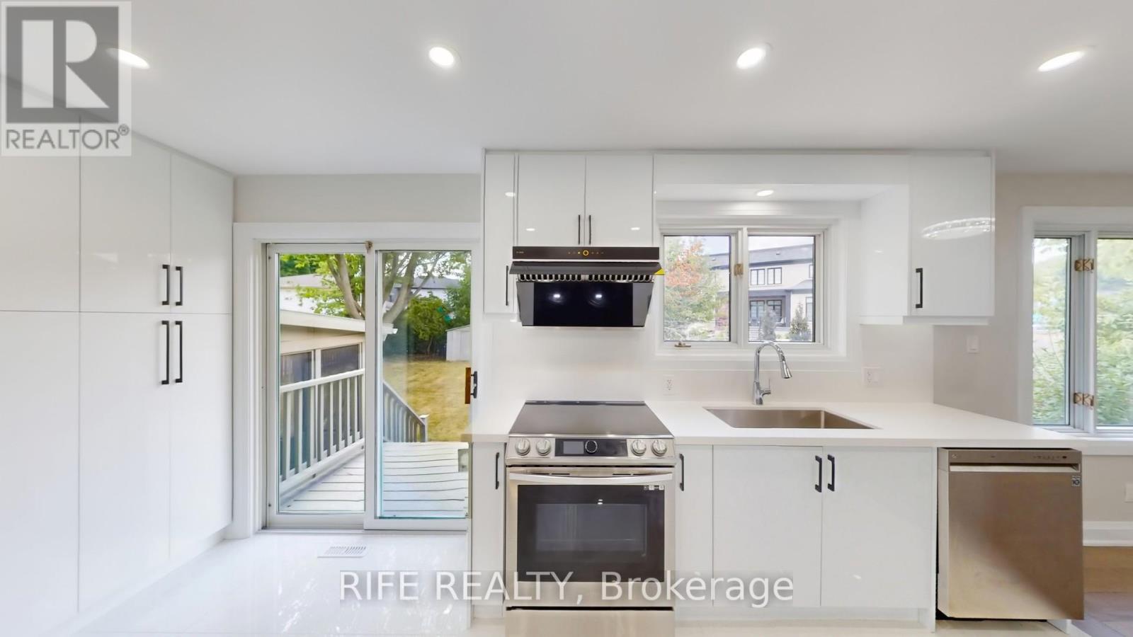 2137 Hixon Street, Oakville (Br Bronte), Ontario  L6L 1T3 - Photo 7 - W12347784