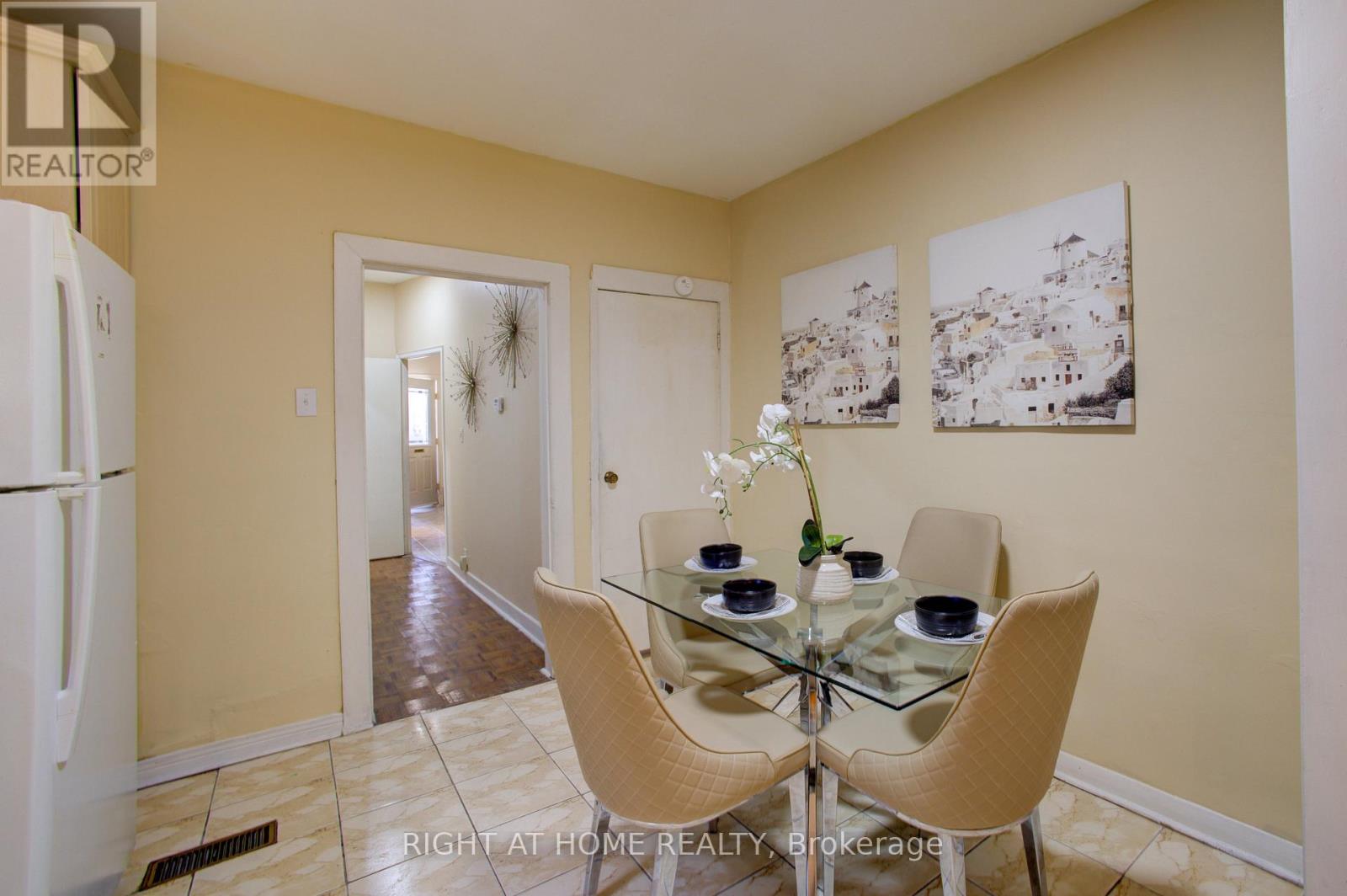 82 Uxbridge Avenue E, Toronto (Weston-Pellam Park), Ontario  M6N 2Y2 - Photo 12 - W12347814
