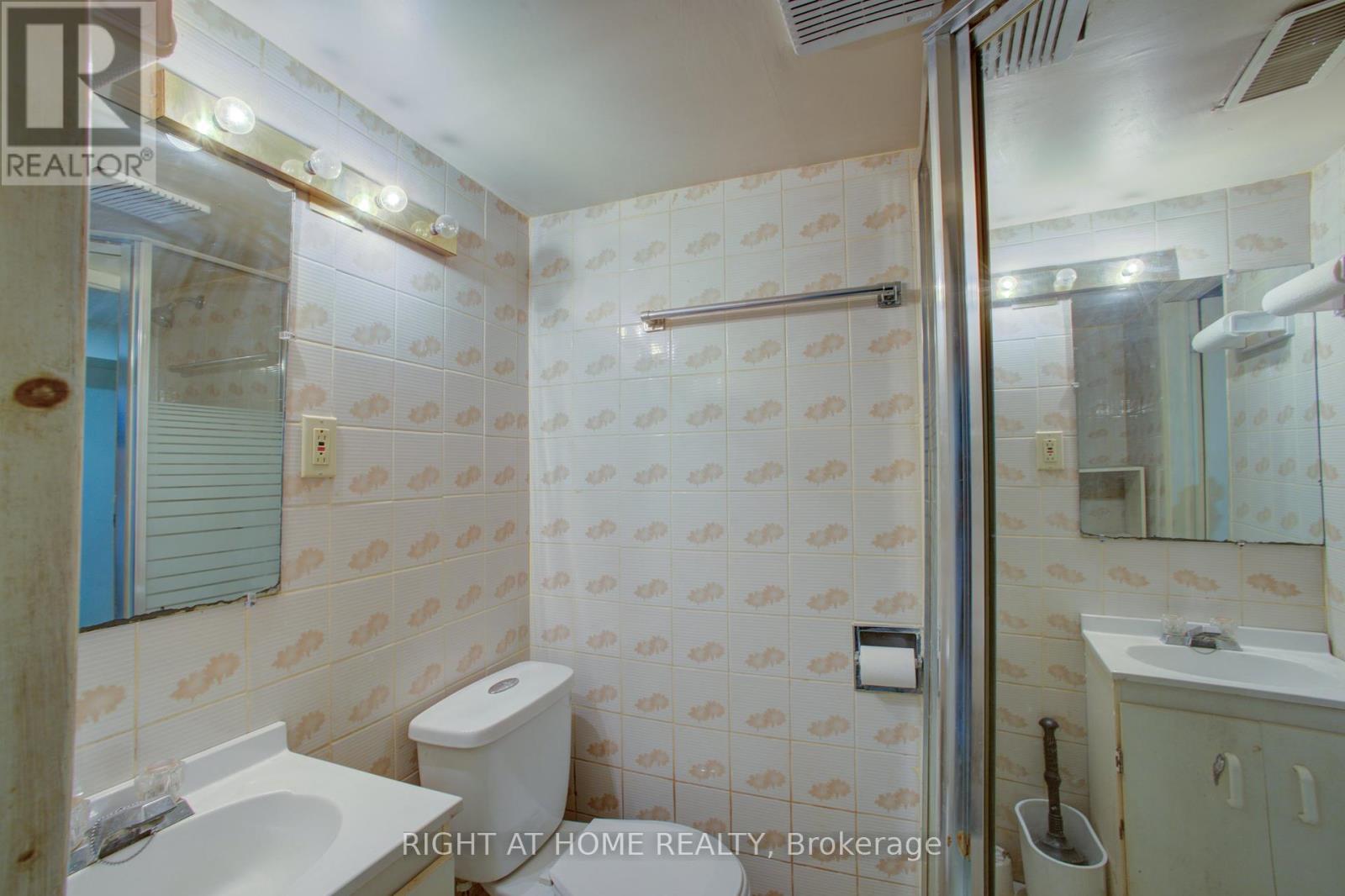 82 Uxbridge Avenue E, Toronto (Weston-Pellam Park), Ontario  M6N 2Y2 - Photo 22 - W12347814
