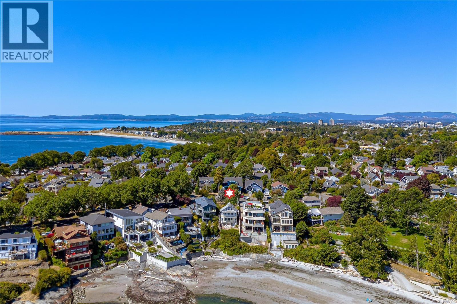 Property at 157 Robertson St image 2