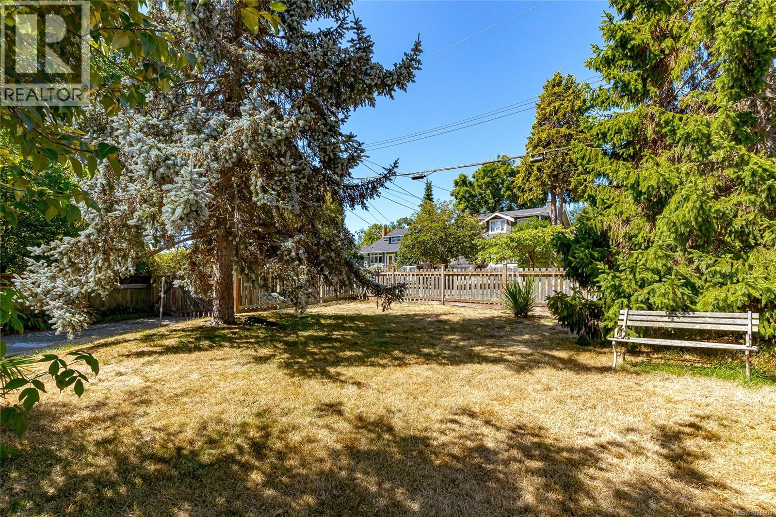 157 Robertson St, Victoria, British Columbia  V8S 3X3 - Photo 37 - 1008909