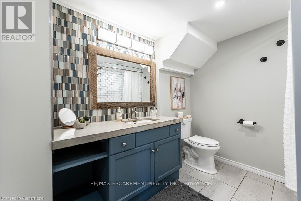 B - 14 Yorkdale Crescent, Hamilton, Ontario  L8J 1E3 - Photo 10 - X12347733