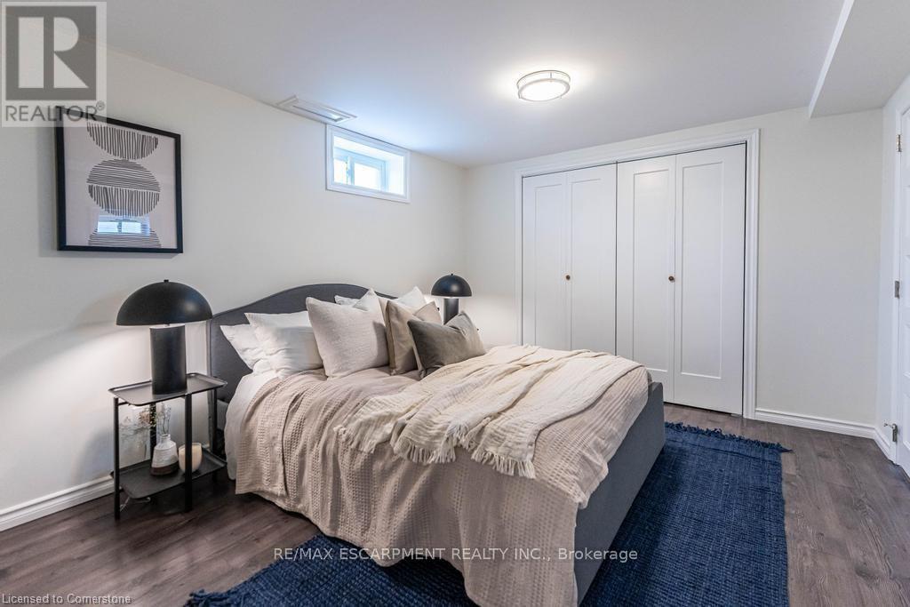 B - 14 Yorkdale Crescent, Hamilton, Ontario  L8J 1E3 - Photo 13 - X12347733