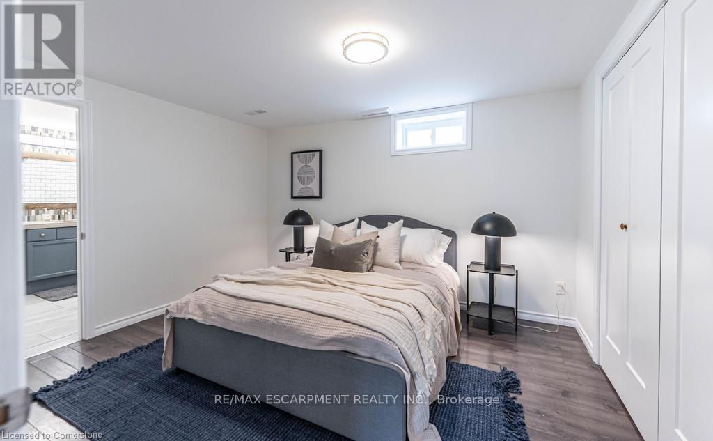 B - 14 Yorkdale Crescent, Hamilton, Ontario  L8J 1E3 - Photo 14 - X12347733