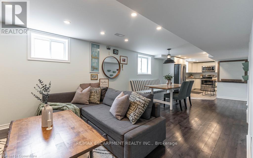 B - 14 Yorkdale Crescent, Hamilton, Ontario  L8J 1E3 - Photo 2 - X12347733