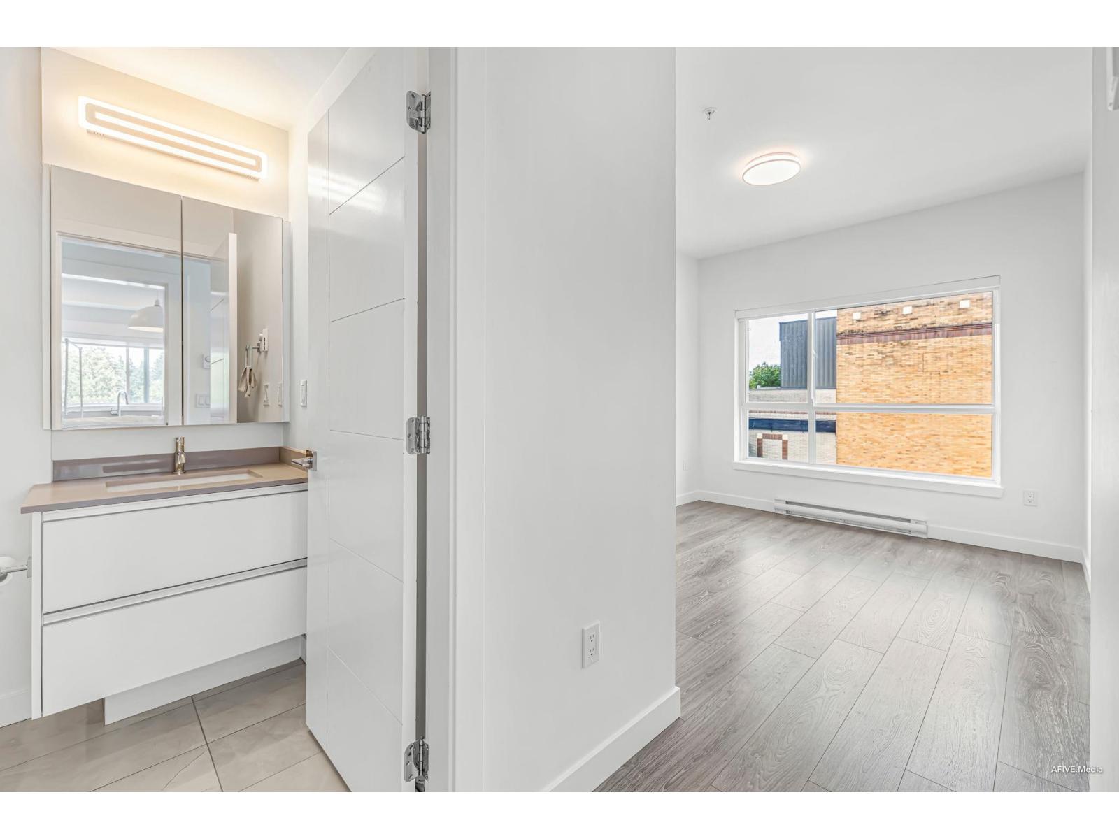 401 14225 103a Avenue, Surrey, British Columbia  V3T 0T4 - Photo 13 - R3037670