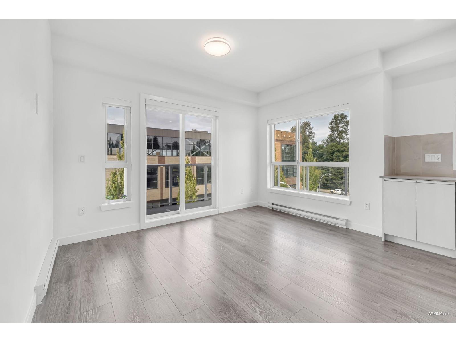 401 14225 103a Avenue, Surrey, British Columbia  V3T 0T4 - Photo 9 - R3037670