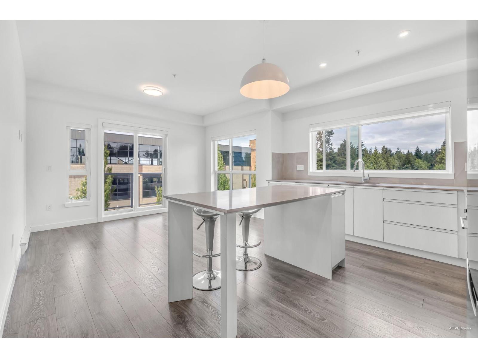 401 14225 103a Avenue, Surrey, British Columbia  V3T 0T4 - Photo 4 - R3037670