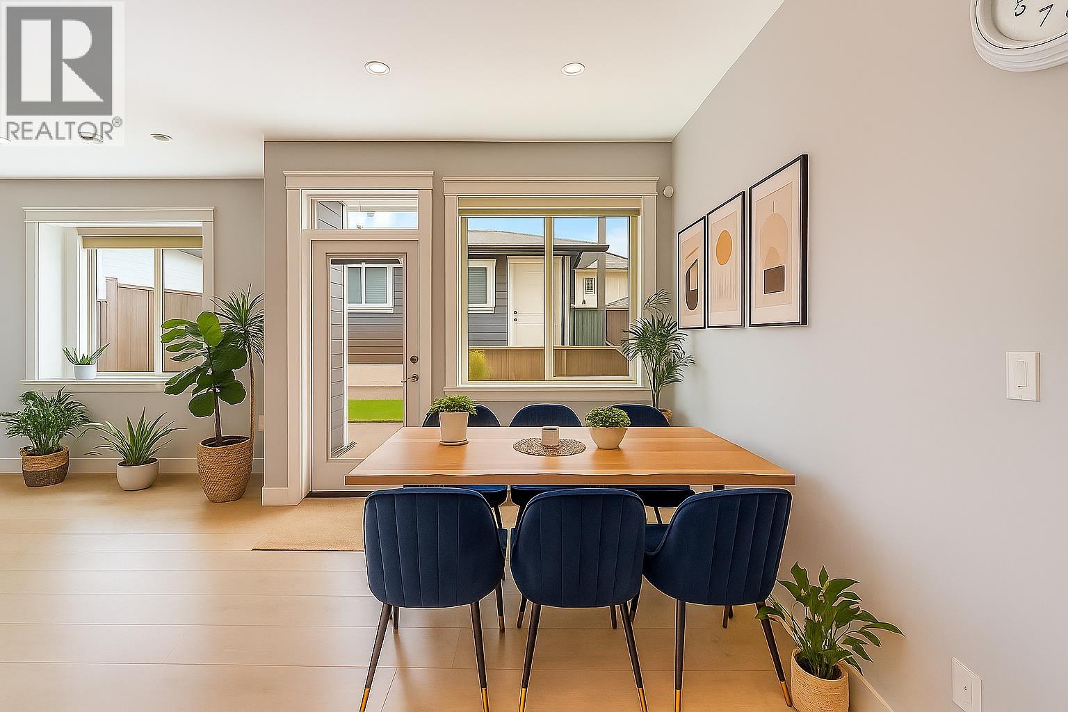 Property at 5078 NORFOLK STREET image 3