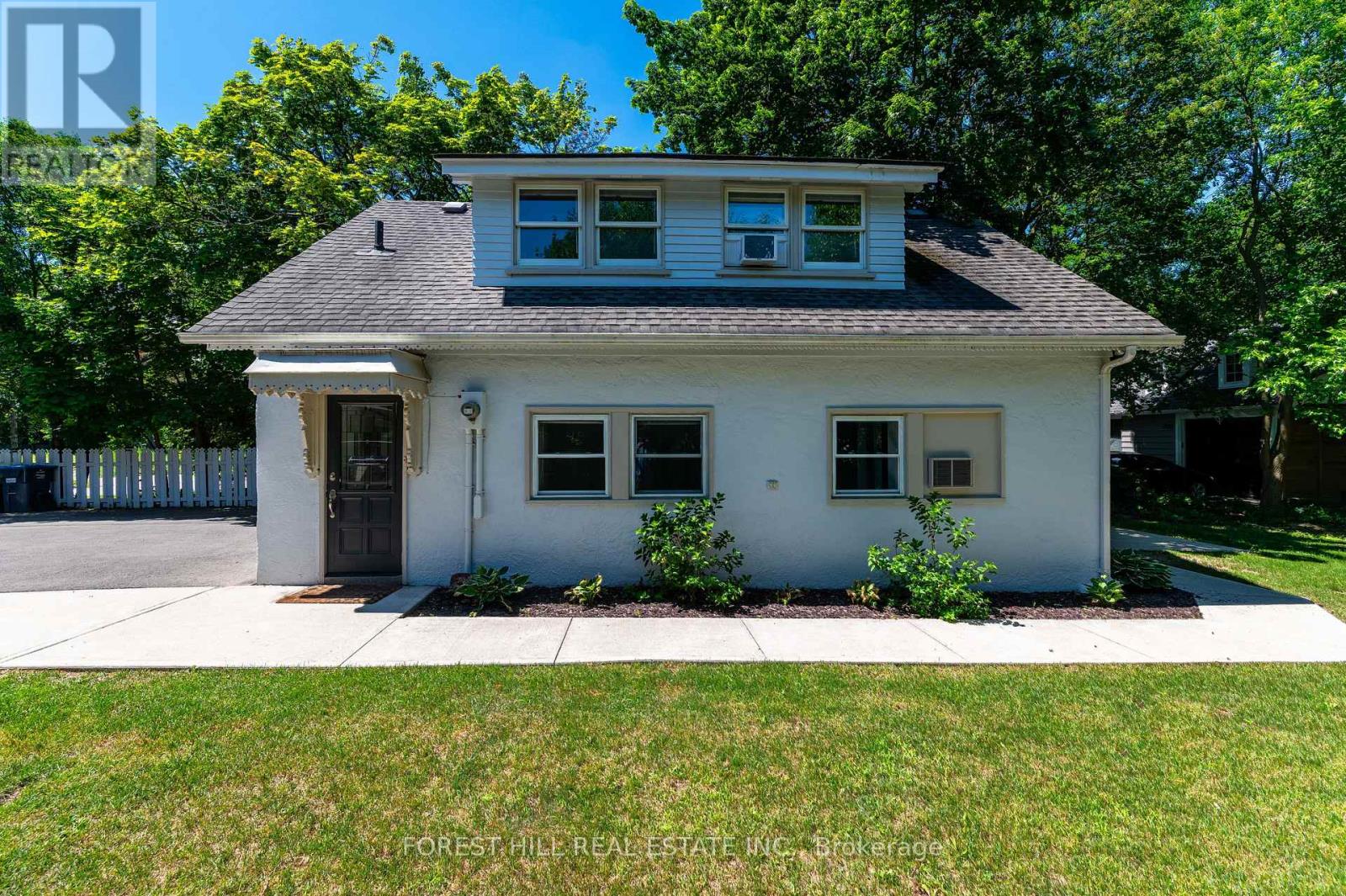 1207 Lorne Park-Coachhous Road, Mississauga, Ontario  L5H 3A7 - Photo 5 - W12260839