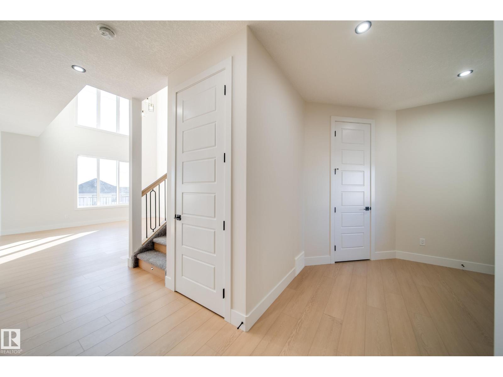 Property at 17047 45 ST NW image 3