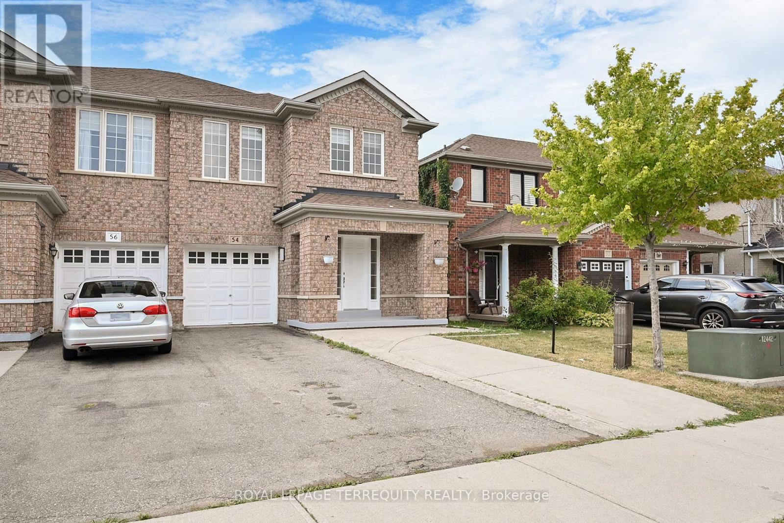 54 Mistdale Crescent, Brampton, Ontario  L7A 1S1 - Photo 2 - W12347826