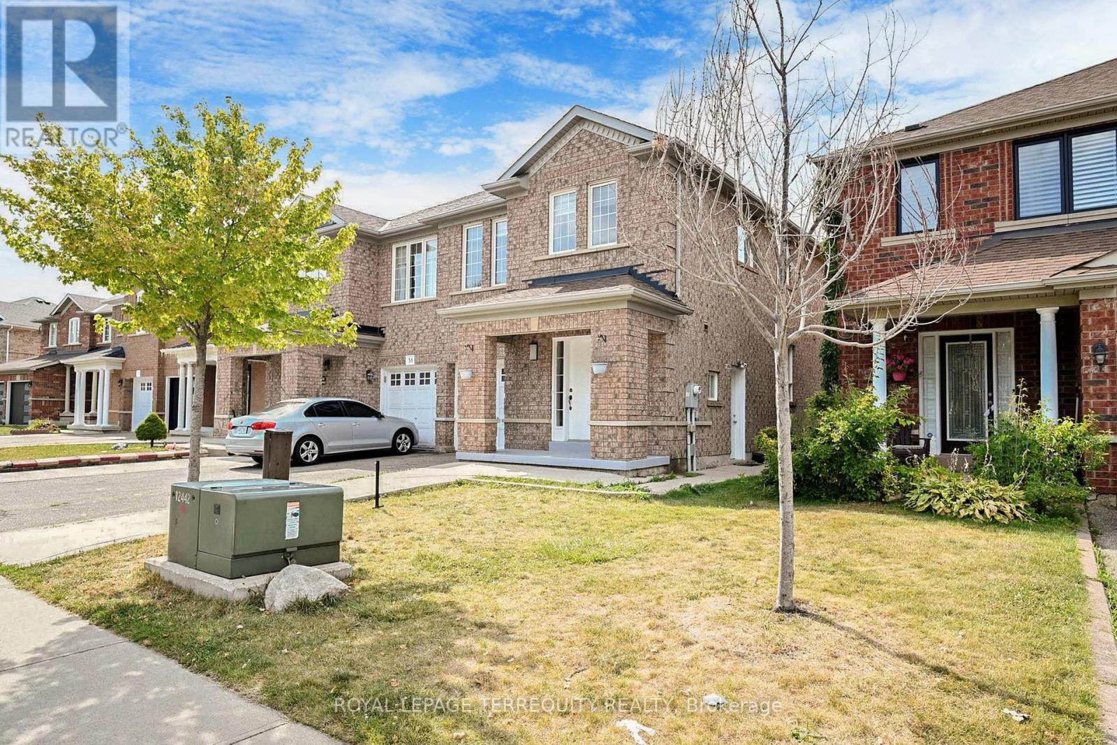 54 Mistdale Crescent, Brampton, Ontario  L7A 1S1 - Photo 3 - W12347826