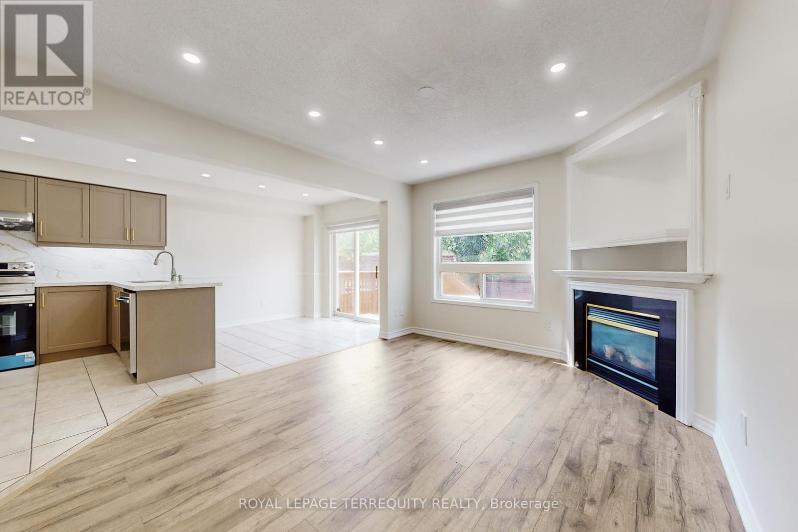 54 Mistdale Crescent, Brampton, Ontario  L7A 1S1 - Photo 4 - W12347826