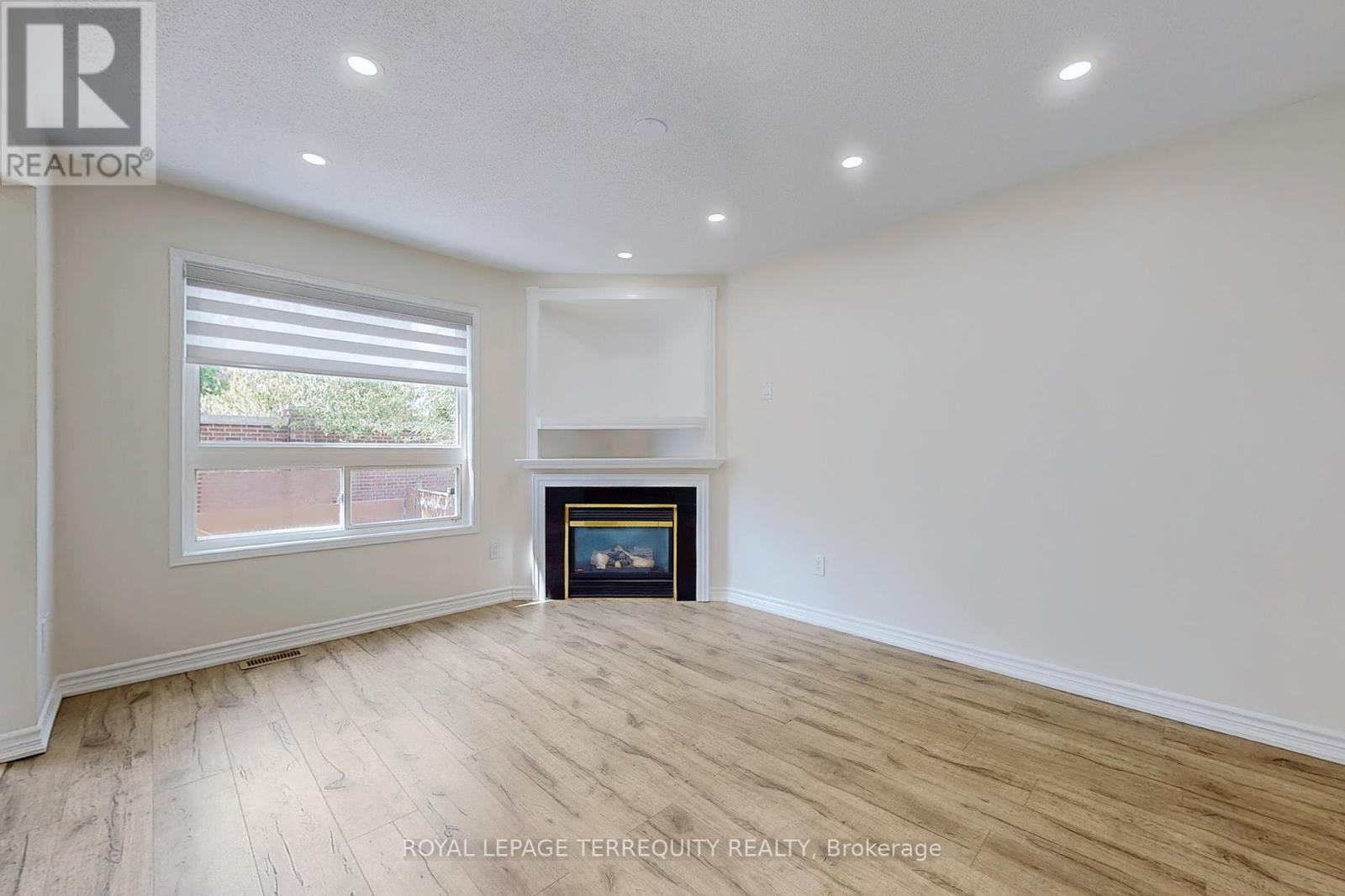54 Mistdale Crescent, Brampton, Ontario  L7A 1S1 - Photo 5 - W12347826