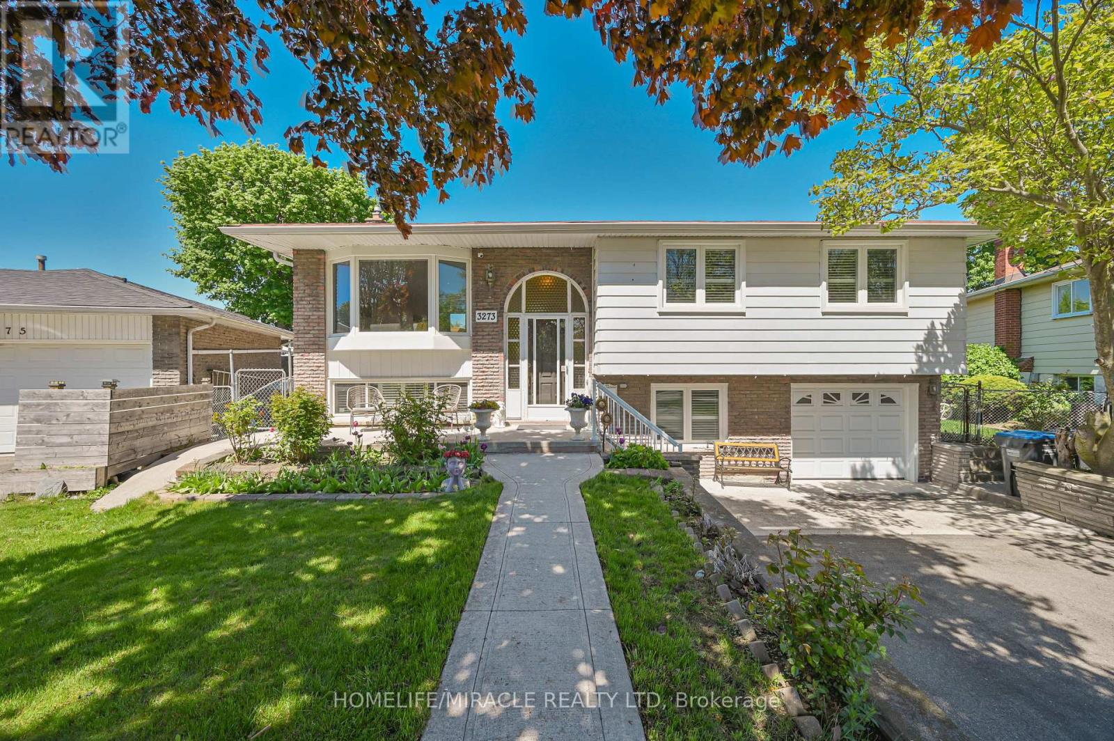 3273 Strabane Drive, Mississauga, Ontario  L5C 1W9 - Photo 6 - W12347844