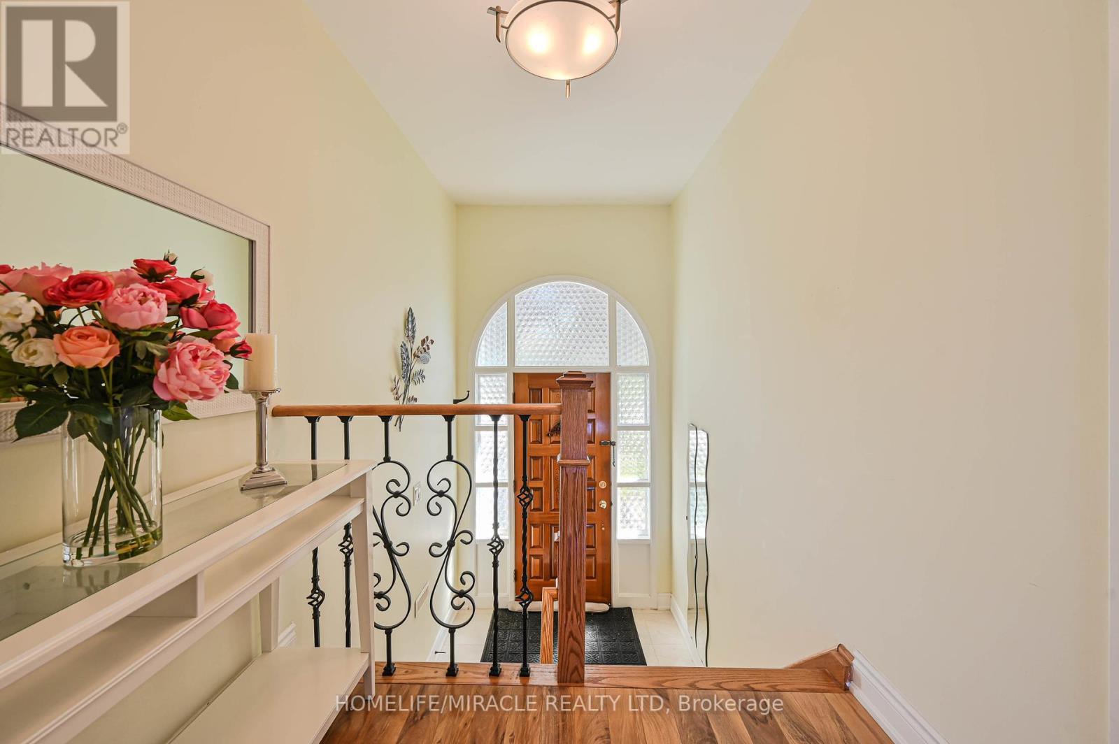 3273 Strabane Drive, Mississauga, Ontario  L5C 1W9 - Photo 7 - W12347844