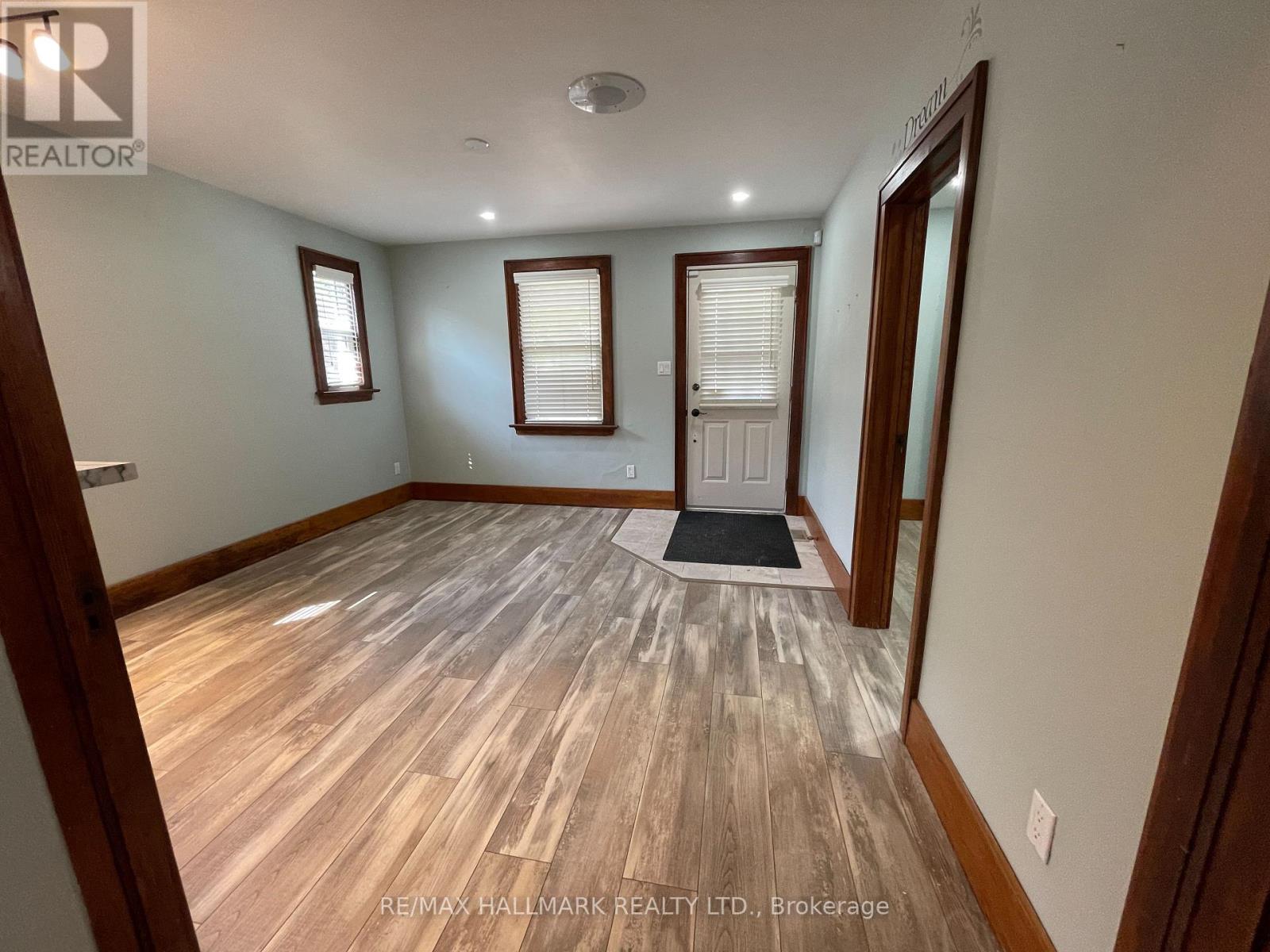 22 Charing Cross Street, Brantford, Ontario  N3R 2H2 - Photo 4 - X12347864