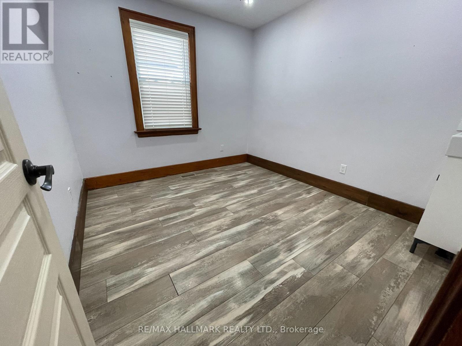 22 Charing Cross Street, Brantford, Ontario  N3R 2H2 - Photo 7 - X12347864