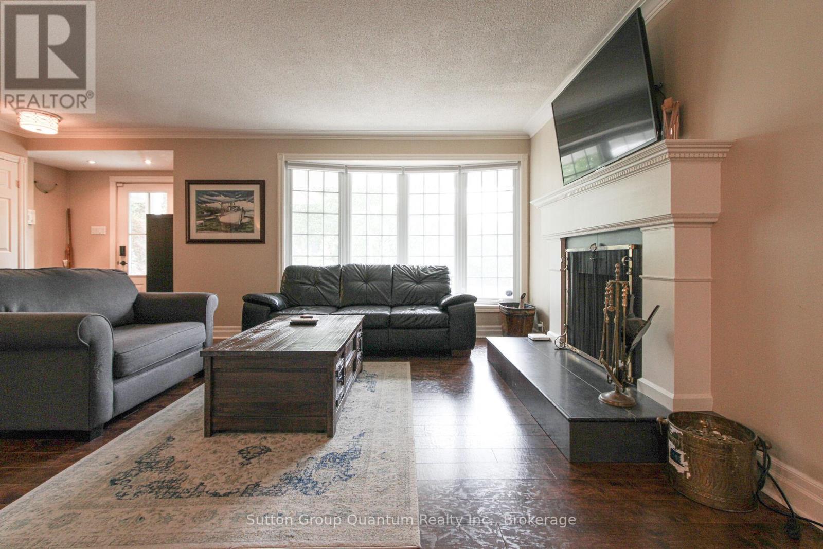 348 Sandhurst Drive, Oakville, Ontario  L6L 3Y6 - Photo 6 - W12304937