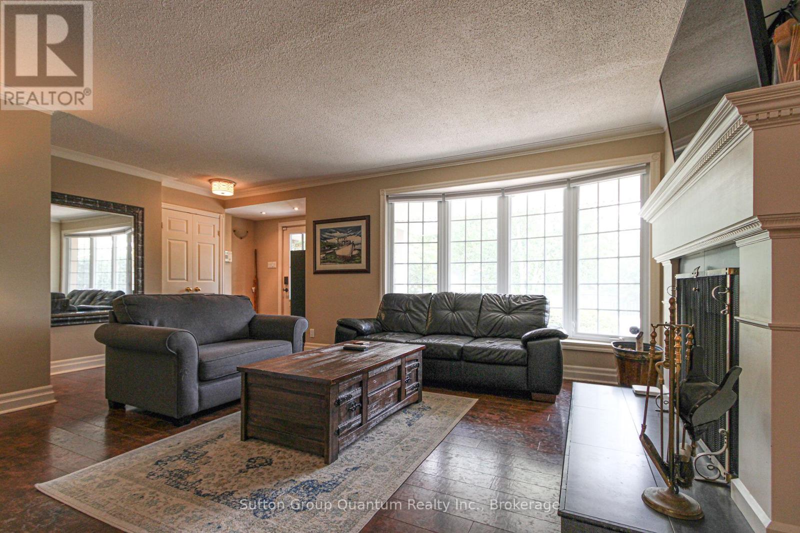 348 Sandhurst Drive, Oakville, Ontario  L6L 3Y6 - Photo 8 - W12304937