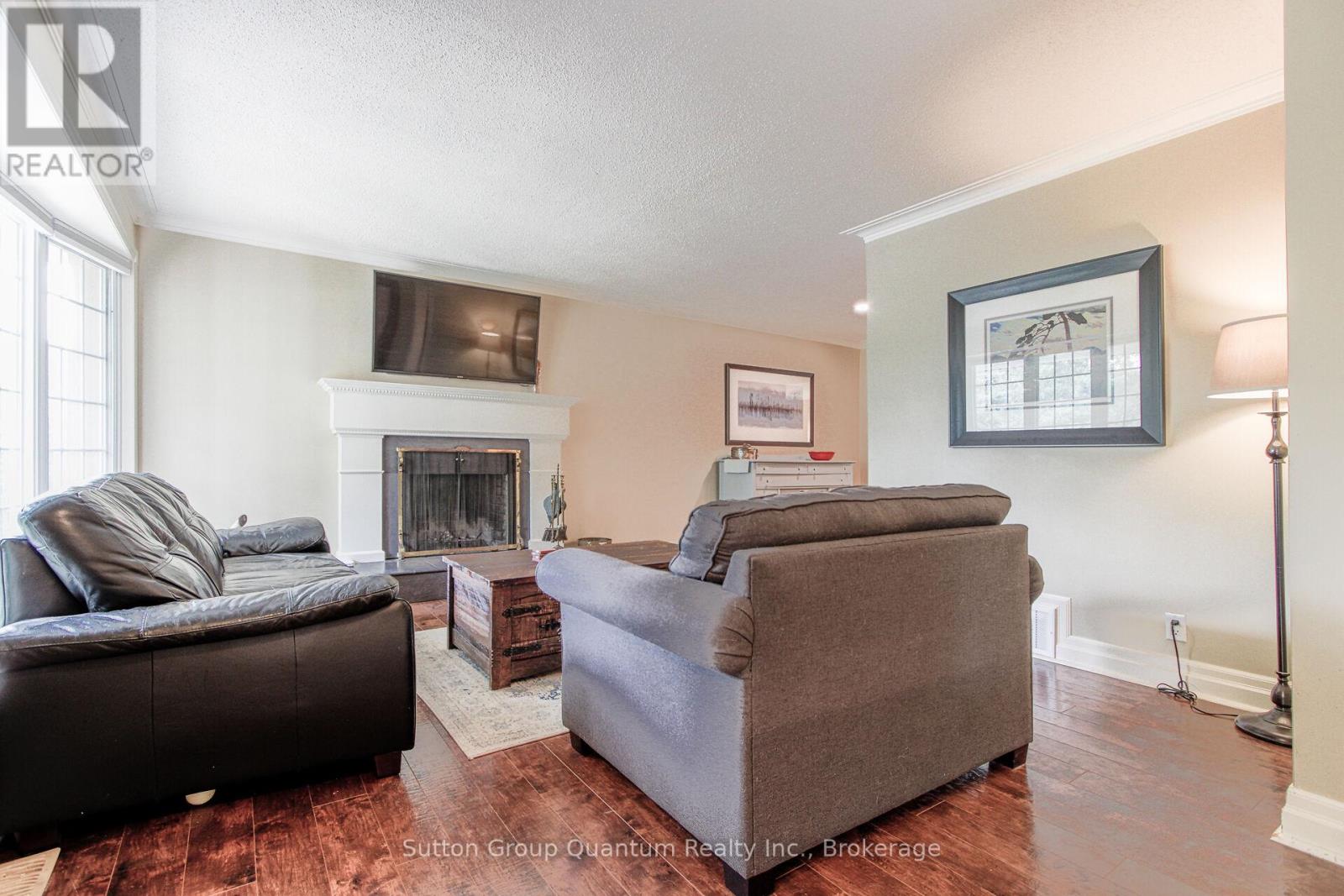348 Sandhurst Drive, Oakville, Ontario  L6L 3Y6 - Photo 9 - W12304937